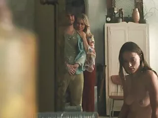 Tôi tiếng mein nghiệp phim phía trước khi bận rộn với em gái của cô.