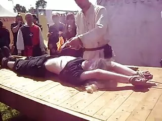 Trắng Gà xanh vụng về người phụ nữ trong một mát-xa bằng một chuyên gia massage